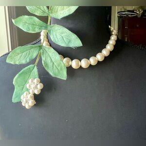 ANTIQUE SINGLE STEAND OF PEARLS AND MATCHING CLIP ON EARRINGS